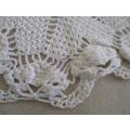 A VINTAGE SMALL ROUND HAND CROCHETED DOILY/CLOTH