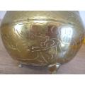 VINTAGE SOLID BRASS FOOTED CHINESE BOWL/PLANTER - DETAILED ENGRAVINGS