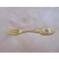 Set 6 - six Eetrite 24ct gold plated cake forks with rose decal in promotional box - great condition