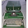 Olympia Traveller de Luxe typewriter