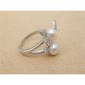 Charming solid sterling silver real pearl and topaz ring - weight 4.52 g.
