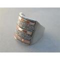 Stunning solid 18 ct rose gold and sterling silver fancy ring - weight 7.7 g.