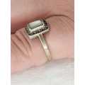 Vintage antique sterling silver ladies ring wtih mother of pearl stone Size: P.5
