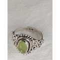 Vintage antique ladies ring with green stone Size: L.5