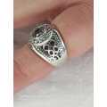 Sterling silver ladies ring Size: K