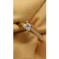 BRAND NEW !!! - 18ct SOLID Gold & Princess Diamond Ladies Engagement ring