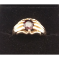 9ct Solid Gold Garnet Ring -1989 Sheffield- Unisex- Pre-owned