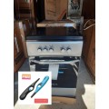 BEST PRICED FERRE GAS STOVE WITH GAS OVEN AND GRILL. FREE TRIGGER LIGHTER