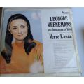 Verre lande deur Leonore Veenemans en die manne in blou LP