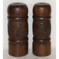 Vintage Hand Carved Treen Salt and Pepper @@@ CCCRRRAAAZZZYYY R1 START!!!