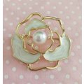 Perrine Brooch, White Faux Pearl With Enamel On Gold Flower Design, 40mm Diam, 1pc