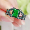 Beautiful Emerald Green Crystal Ring - Size 8 1/4