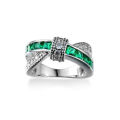 Beautiful Emerald Green Crystal Ring - Size 8