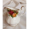 Royal Albert - country roses - milk jug - 11 cm high and 12 cm wide