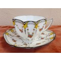 Shelley teacup and saucer 6,5cm high and 13 cm diameter - hairline cracks