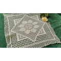 Large square beige mat - flower motif - filet crochet - 39 x 39cm
