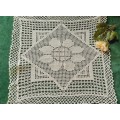 Large square beige mat - flower motif - filet crochet - 39 x 39cm