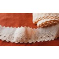 Embroiderie anglaise - 4 metres- peach colour 5cm wide