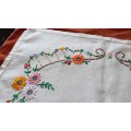 Embroidered tray cloth - linen - white - 33 x 48 cm