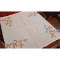 Square tablecloth, with flower hand embroidery 82 x 82 cm