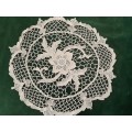 Handmade needle lace doily / doilie - 38cm - white - breaks