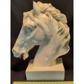 Horse Heads  stonelite  two pc Book ends  Post net only due to weight 4kg Hight 24 cm by w 20 cm