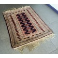 TIGHTLY KNOTTED GENUINE PERSIAN RUG! 1220mm - 890MM