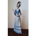 LARGE COLLECTABLE LLADRO WOMAN FIGURE