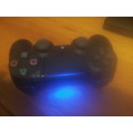 Play Station 4 500GB with 2 dual shock controllers (+- 5 months old)
