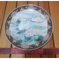 FINE CHINA PORCELAIN DISPLAY PLATTER WITH SWAN PRINTED SURFACE.