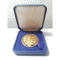 1982 THE BULL OF CLARENCE - LIMITED EDITION ONE OZ BRONZE MEDALLION WITH CASE.