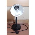 SECONDHAND VINTAGE ADJUSTABLE ELECTRIC TABLE LAMP IN GOOD WORKING CONDITION.
