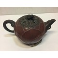 Chinese antique - Yixing teapot - a great teapot with frogs and lotus leaf