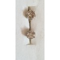 18ct white gold with 7x natural diamonds in each earring stud set