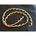 Stunning 9ct gold necklace with fancy design