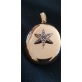 Exquisite 18ct gold Victorian locket with old cut diamonds