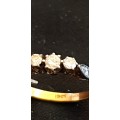 18ct gold and 3x raised natural diamonds of approx 0.34 carats antique/Vintage ring