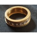 18ct Yellow gold thick and heavy ring with diamonds
