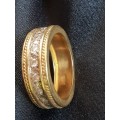 18ct Yellow gold thick and heavy ring with diamonds