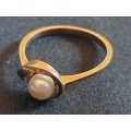 Genuine Pearl and 9ct yellow gold ring