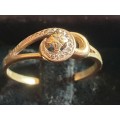 9ct dainty twirl ring with small diamond in centre