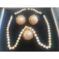 9ct double twist rope edging earring & pendant set with large mabe pearls on genuine pearl necklace