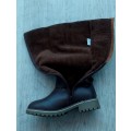 Ladies Warm brown boot. Size 3