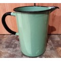 Vintage 40 oz, 2 Pints 1000 g Green Enamel measuring cup with black trimmings-good condition-