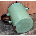 Vintage 40 oz, 2 Pints 1000 g Green Enamel measuring cup with black trimmings-good condition-