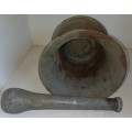 Vintage heavy good quality cast iron mortar and Pestle-Mortar H 13 cm, Top dia 21 cm, Pestle L 21 cm