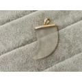 Discount!! 14ct Gold Pendant with Glass Tooth/Claw!