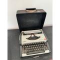 Olympia Traveller de Luxe Typewriter with Original Travelling Case