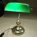 STUNNING VINTAGE BANKERS LAMP (VERY GOOD CONDITION)