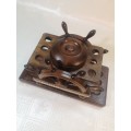 ABSOLUTELY STUNNING SOLID WOOD SMOKING PIPE SHIPS WHEEL TOBACCO STAND